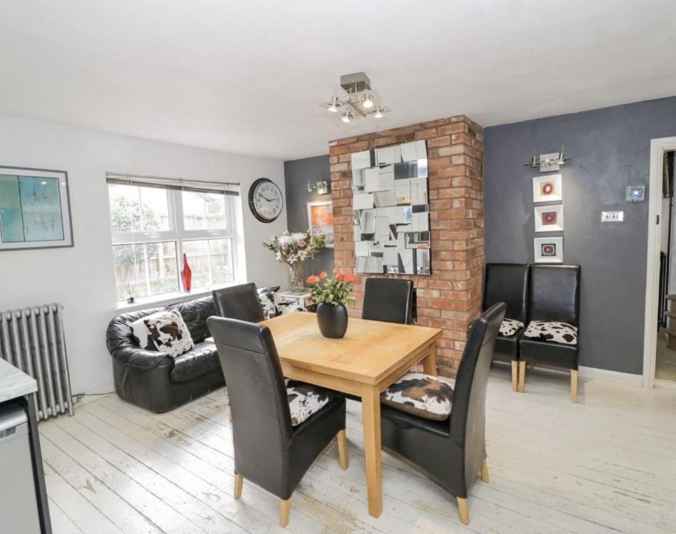 Lovely Comfortable 3 Bed Home, Worcester Exterior photo