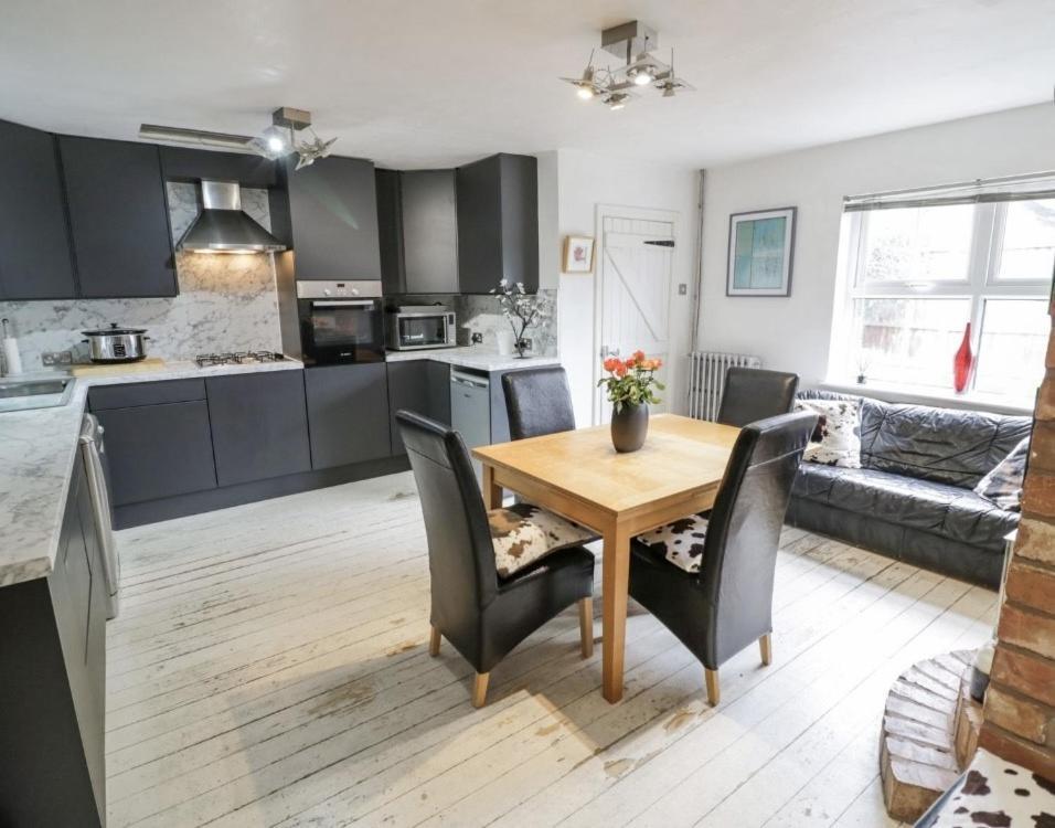 Lovely Comfortable 3 Bed Home, Worcester Exterior photo
