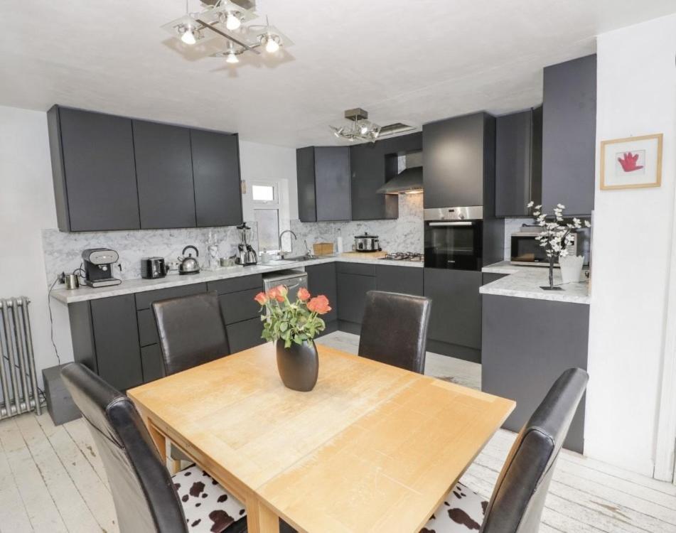 Lovely Comfortable 3 Bed Home, Worcester Exterior photo